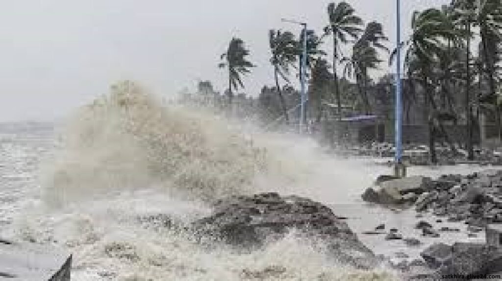 ঘূর্ণিঝড় মোখার প্রভাবে সাতক্ষীরা উপকূলীয় এলাকা