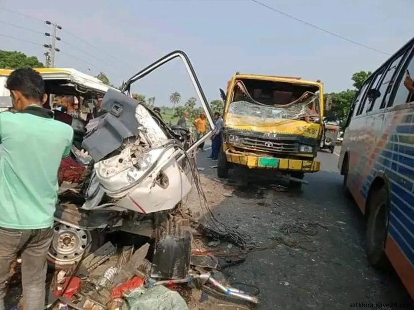 সাতক্ষীরায় ট্রাক ও এ্যাম্বুলেন্সের সংঘর্ষে নিহত ৪, আহত ৩