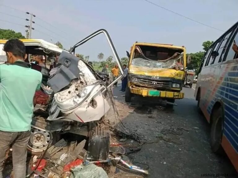 সাতক্ষীরায় ট্রাক ও এ্যাম্বুলেন্সের সংঘর্ষে নিহত ৪, আহত ৩