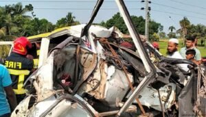 সাতক্ষীরায় ট্রাক ও এ্যাম্বুলেন্সের সংঘর্ষে নিহত ৪, আহত ৩