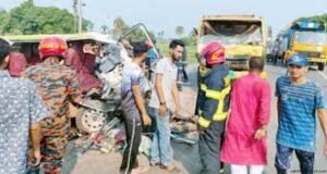 সাতক্ষীরায় ট্রাক ও এ্যাম্বুলেন্সের সংঘর্ষে নিহত ৪, আহত ৩