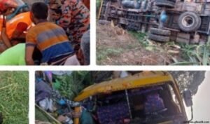 সাতক্ষীরায় ধানবোঝাই ট্রাক উল্টে দুজন নিহত